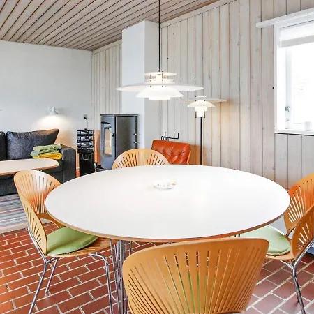 6 Person Holiday In *